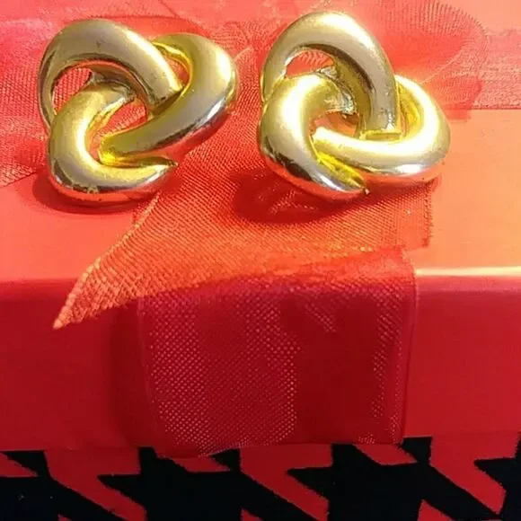 3/$10🔥Gold plated ear rings - Picture 2 of 2